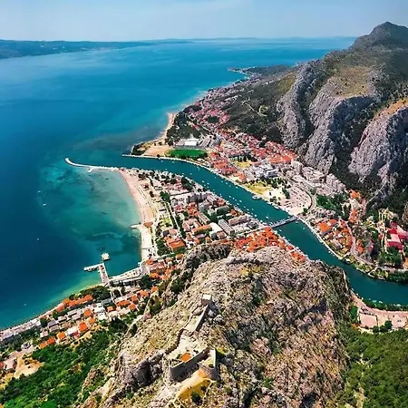 City, Sea And River View, Apartman Omis